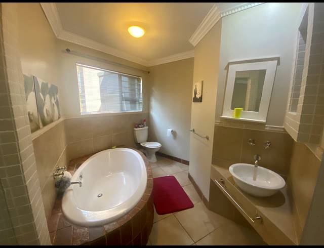 4 BEDROOM HOUSE TO LET IN MEER EN SEE